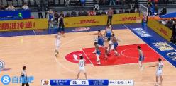 連續(xù)吃癟！克里斯先是籃下被李炎哲大帽&又被李炎哲生斷